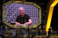 Aブロックの出場者と松本人志。(c)フジテレビ