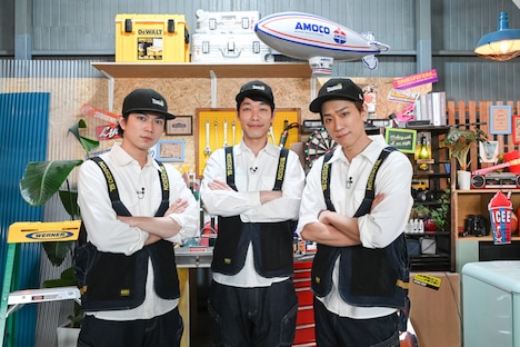 （左から）加藤シゲアキ、麒麟・川島、小山慶一郎。(c)TBS