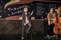 左からCLRことサーヤ（ラランド）、休日課長（ゲスの極み乙女。、DADARAY、ichikoro）。