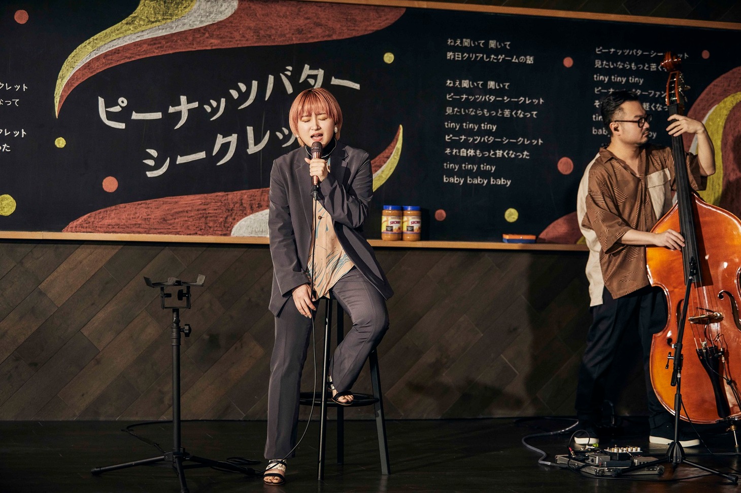 左からCLRことサーヤ（ラランド）、休日課長（ゲスの極み乙女。、DADARAY、ichikoro）。