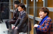 「SMAvs浅井企画」を発案した内村光良(中央)。