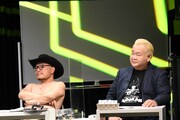 「わいわいP1ワールド！」MCのハリウッドザコシショウ（左）、ハチミツ二郎（右）。