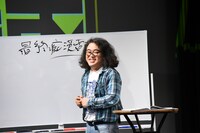 生き生きと語る松崎克俊。