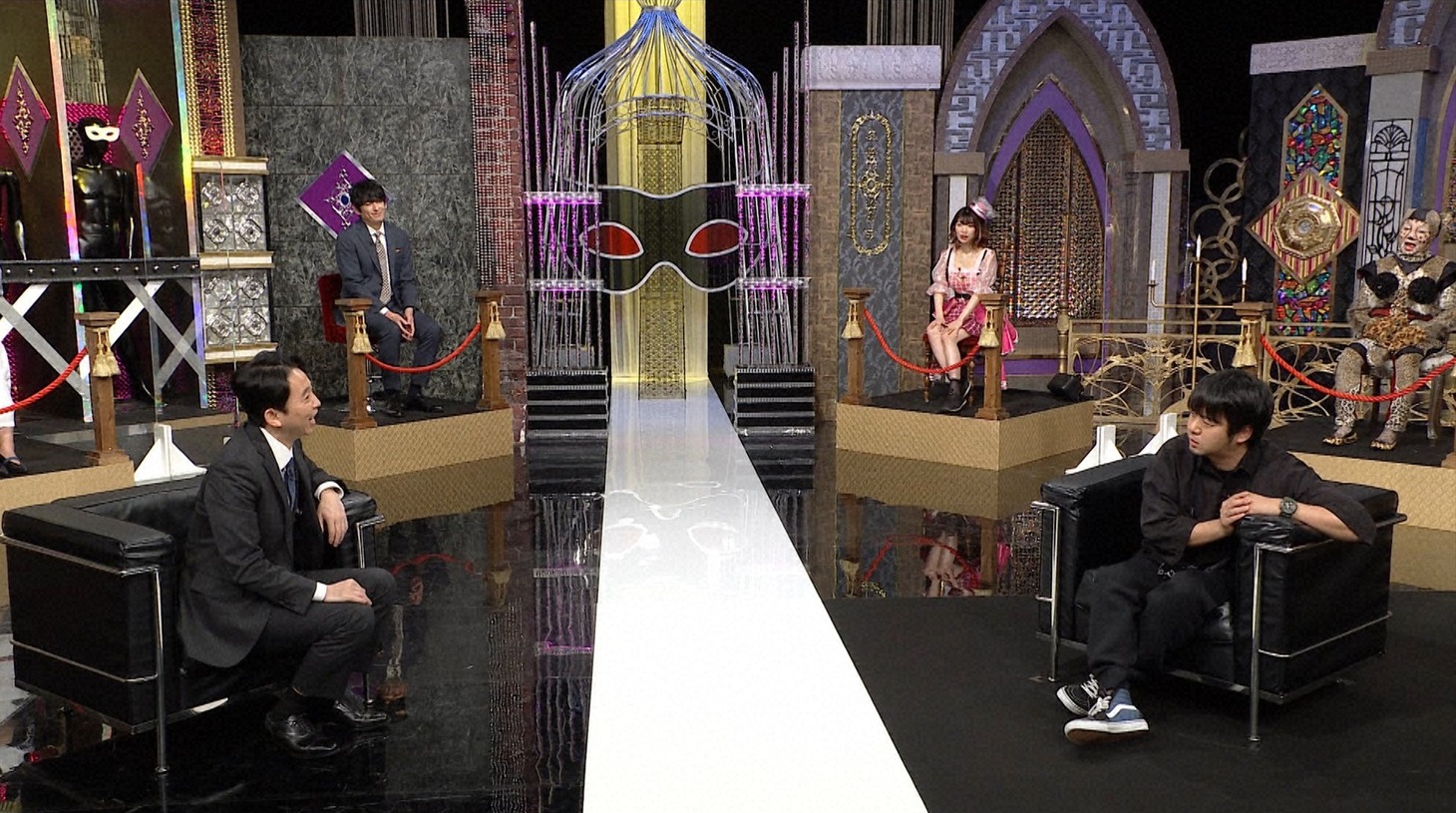 左から有吉弘行、高田雄一。(c)日本テレビ