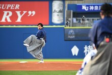 投球するすゑひろがりず南條。（写真提供：横浜DeNAベイスターズ）