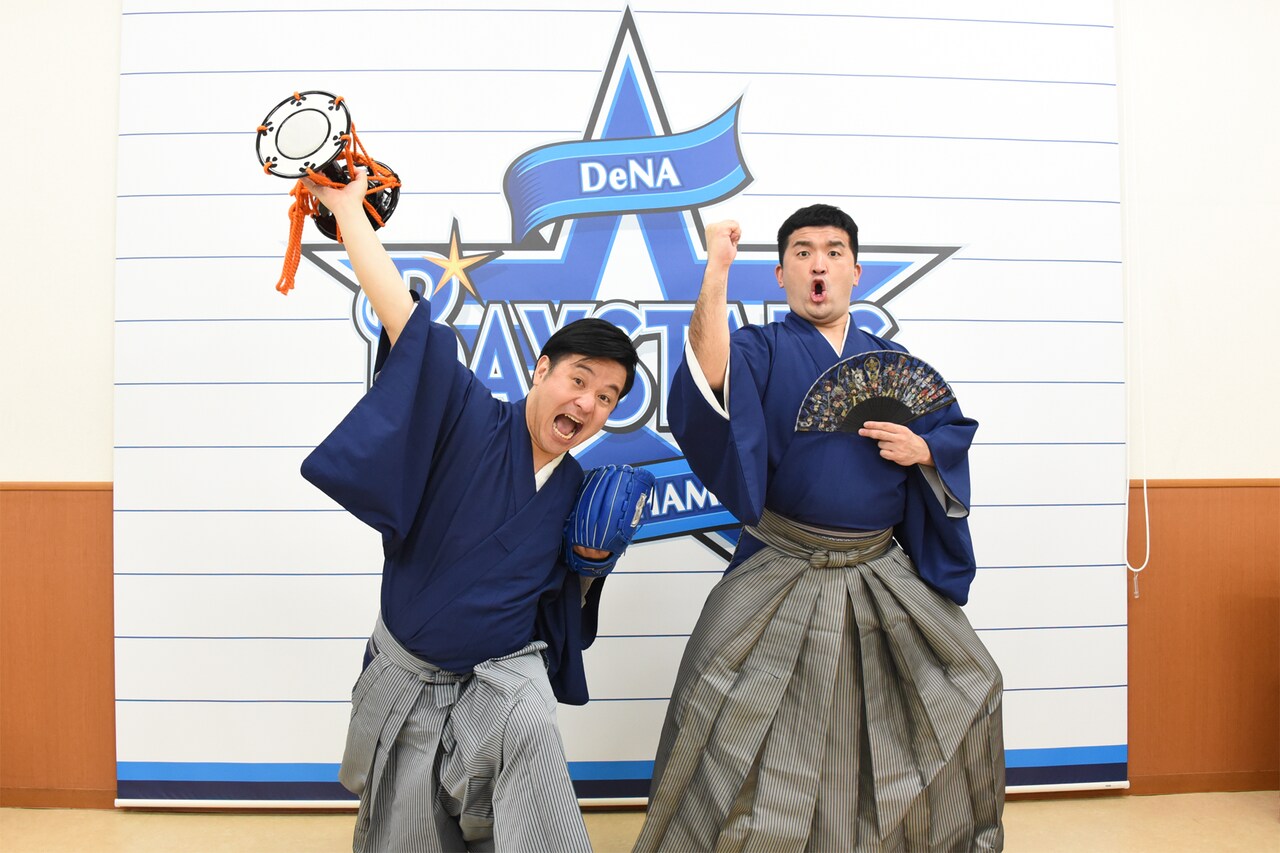 セレモニアルピッチを務めたすゑひろがりず。