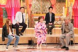 「ホンマでっか!?TV」に出演する（前列左から）納言・薄幸、菊地亜美、スピードワゴン小沢と、ブラックマヨネーズ（後列）。(c)フジテレビ