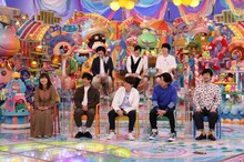 「アメトーーク！」に「生きづらい芸人」として出演する（前列左から）吉住、パンサー向井、三四郎・小宮、マヂカルラブリー・野田クリスタル、GAG福井、（後列左から）宮下草薙・草薙、蛙亭・岩倉、カラタチ前田。(c)テレビ朝日