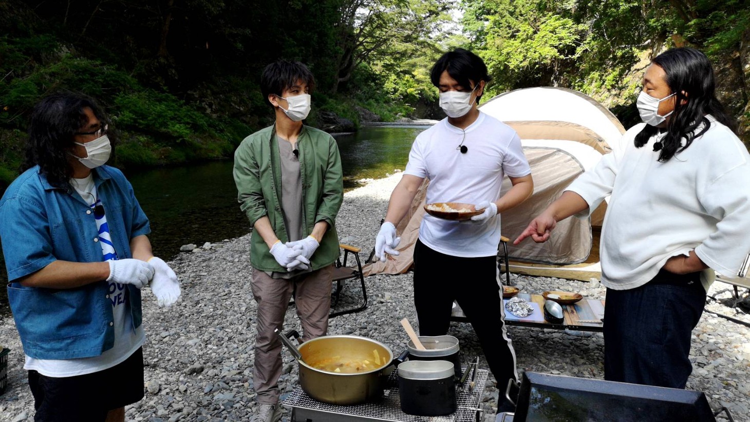 （左から）ロッチ中岡、岩田剛典、野田クリスタル、ロバート秋山。(c)TBS