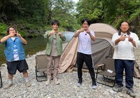 「ハプニングブラザーズ」の頭文字「H」を指で示す（左から）ロッチ中岡、岩田剛典、野田クリスタル、ロバート秋山。(c)TBS