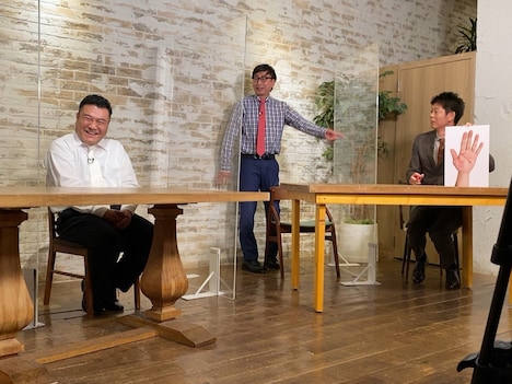 (左から)アンタッチャブル山崎、おいでやす小田、島田秀平。(c)TBS