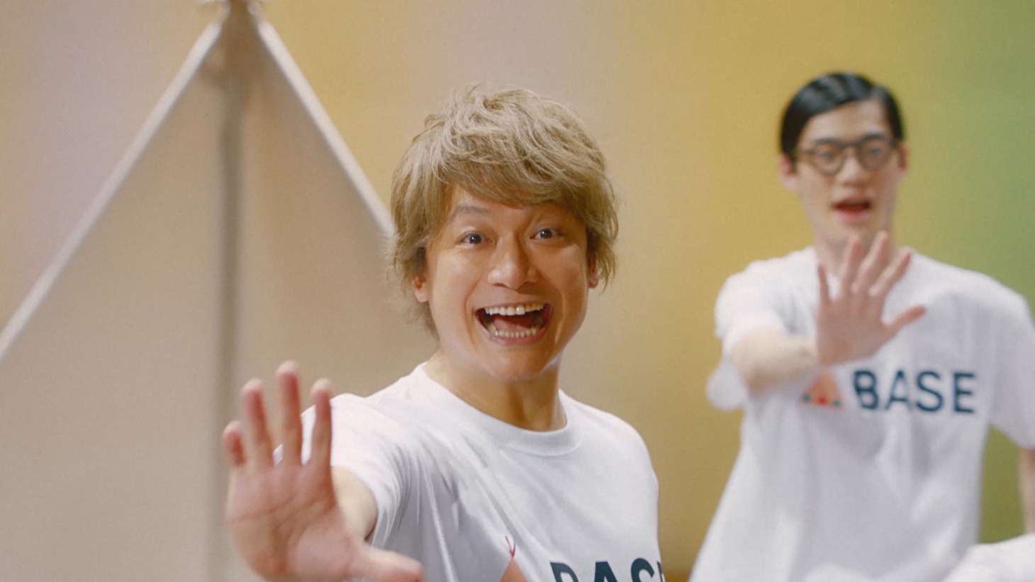 CM「BASE偏見派とBASE利用者の抗争」編より。