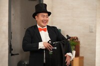 「ウーザーイーツ」に出演するハナコ岡部。(c)フジテレビ