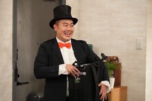 「ウーザーイーツ」に出演するハナコ岡部。(c)フジテレビ