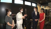 小泉進次郎＆滝川クリステル夫婦のモノマネで祝福する信濃岳夫と金原早苗。