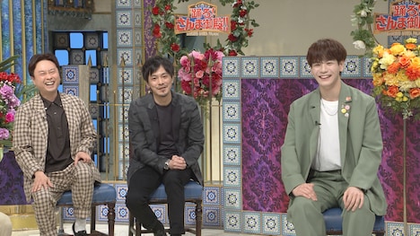 左から次長課長、豆原一成。(c)日本テレビ