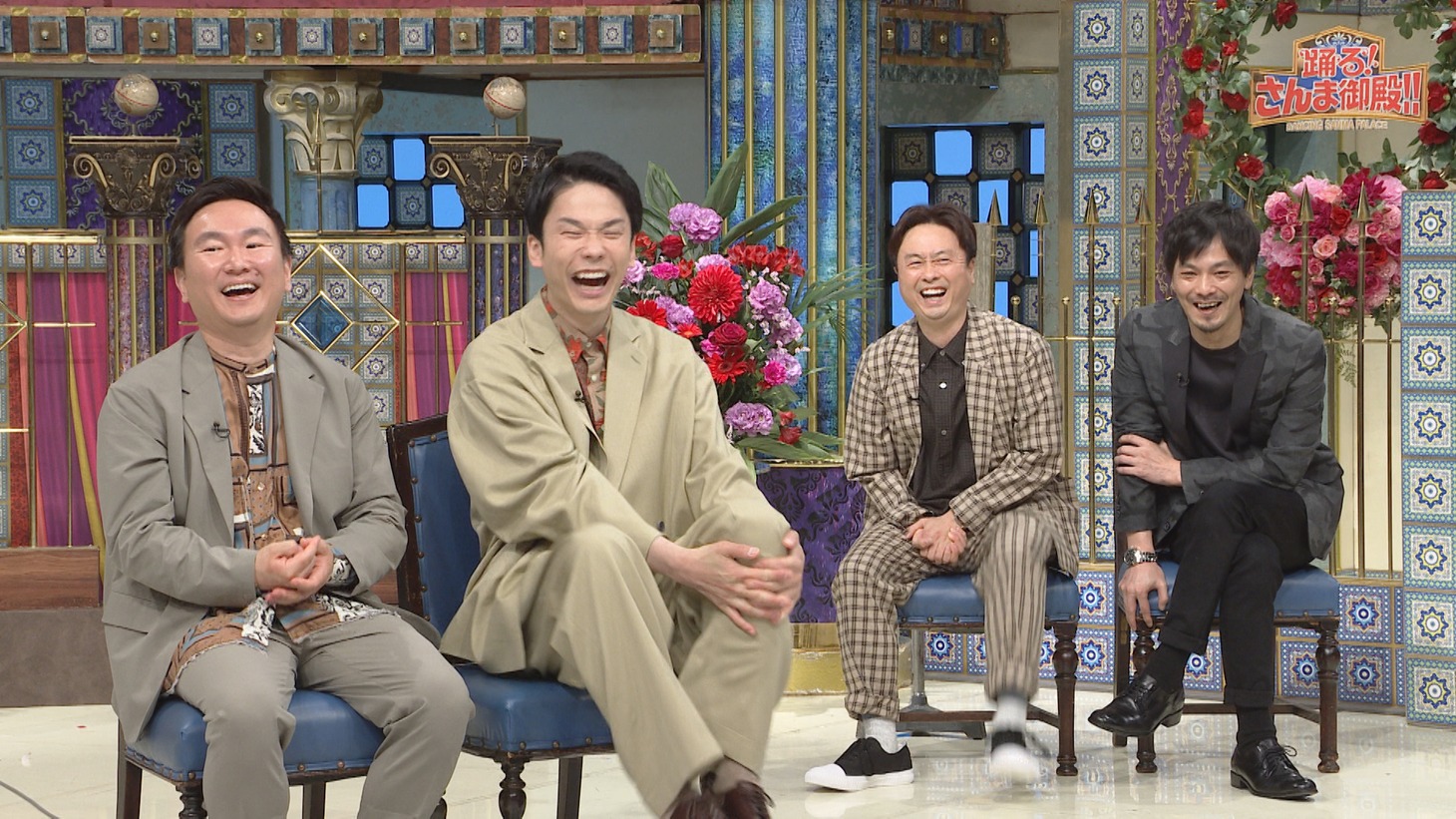 左からかまいたち、次長課長。(c)日本テレビ