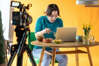 CM撮影中のゆりやんレトリィバァ。