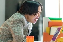 CM撮影中のゆりやんレトリィバァ。