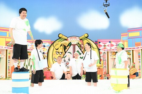 （左から）マヂカルラブリー、サンドウィッチマン、バナナマン。(c)TBS