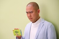 撮影中のコロコロチキチキペッパーズ・ナダル。