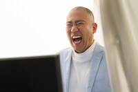 撮影中のコロコロチキチキペッパーズ・ナダル。