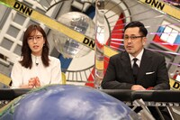 （左から）小澤陽子アナ、アリタ哲平。(c)フジテレビ