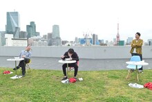 「テレビ千鳥」に出演する千鳥と佐藤健（中央）。(c)テレビ朝日