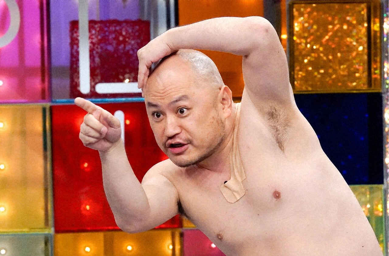 ネタを披露するハリウッドザコシショウ。