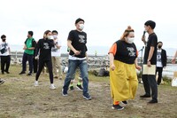 「幕張ビーチクリーン活動」の様子。