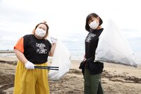 左からおかずクラブ・ゆいP、南海キャンディーズしずちゃん。