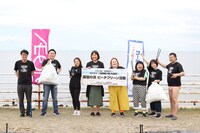 「幕張ビーチクリーン活動」の様子。