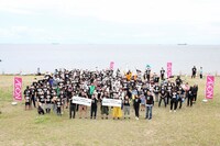 「幕張ビーチクリーン活動」の様子。