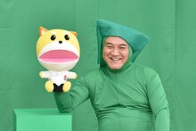 「ポン犬8公」のパペットを操りながら出演し、たまに顔を出すアンタッチャブル山崎。(c)フジテレビ