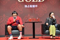 遠近法を諦めた上杉みち（左）。