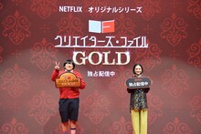 遠近法を使用していない上杉みち（左）と安達祐実（右）。