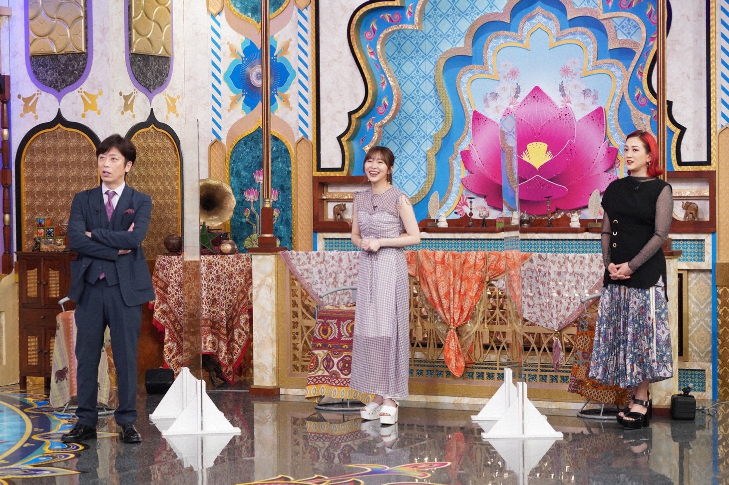 左からフットボールアワー後藤、指原莉乃、SHELLY。(c)日本テレビ