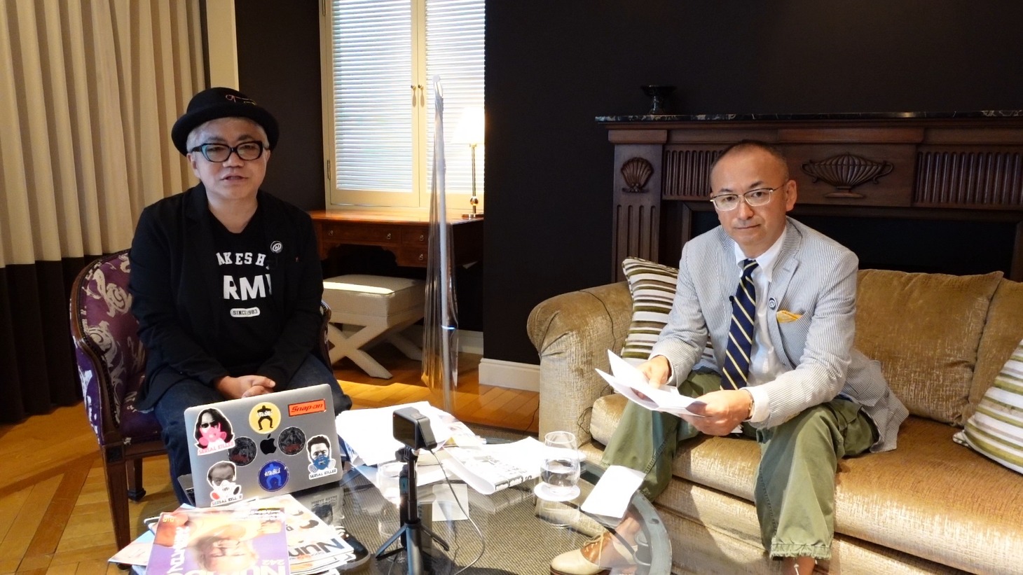 「博士の異常な対談」に出演する（左から）水道橋博士と新谷学氏。