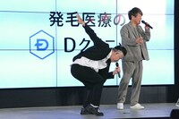 CMソングを熱唱するFUJIWARA。