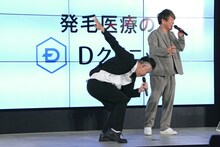CMソングを熱唱するFUJIWARA。