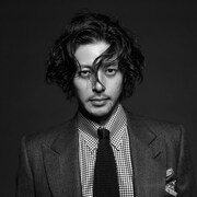 脚本、演出を手がけるオダギリジョー。