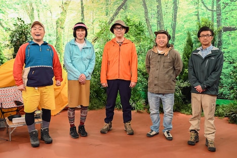 「キャンプ」に出演する(左から)ハナコ岡部、シソンヌ、バイきんぐ西村、さまぁ~ず大竹。(c)TBS