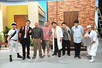 「壁」に出演する（左から）ハナコ秋山、ハナコ菊田、バイきんぐ、バナナマン日村、ライス、ロッチ中岡。(c)TBS