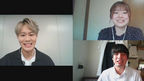 神尾晋一郎（左）によるリモートレッスンの様子。