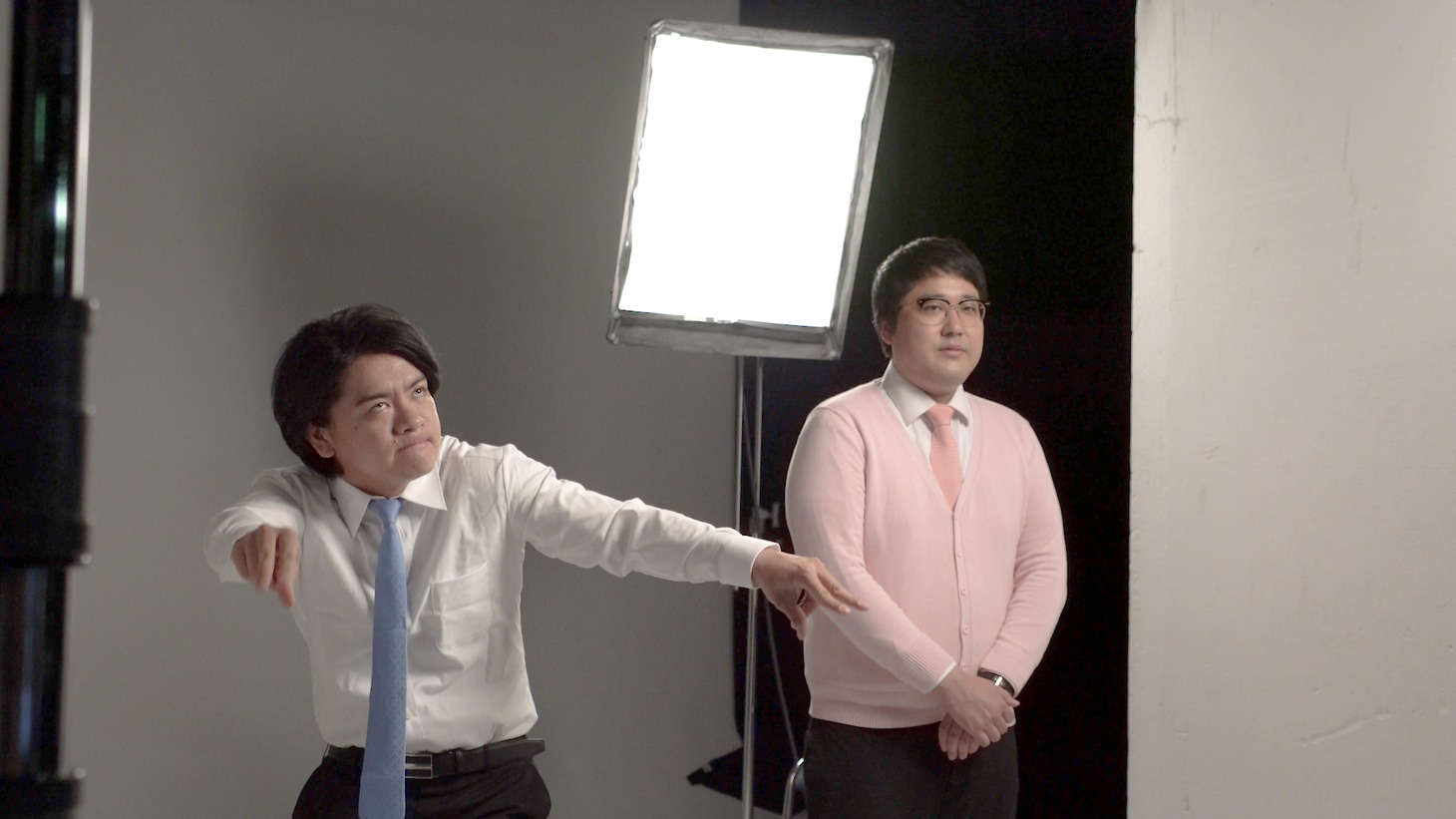 撮影中のマヂカルラブリー。