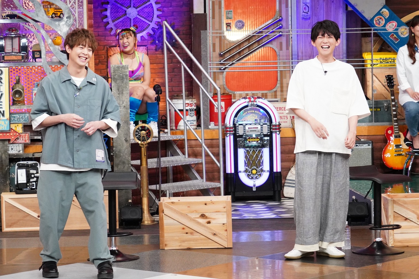 左から有岡大貴、松丸亮吾。(c)日本テレビ