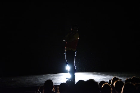 ロボットダンスののち、ポーズを決めるはつぴんア・ラ・モード。