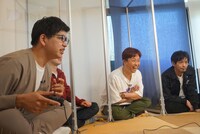 「ストリートファイターII」で白熱するからし蓮根と次長課長。