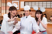 コント「回転寿司という名のテーマパーク」のワンシーン。