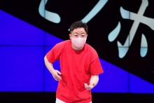 千鳥・大悟が操作するサンプラーの音に合わせてボケるダイアン・ユースケ。